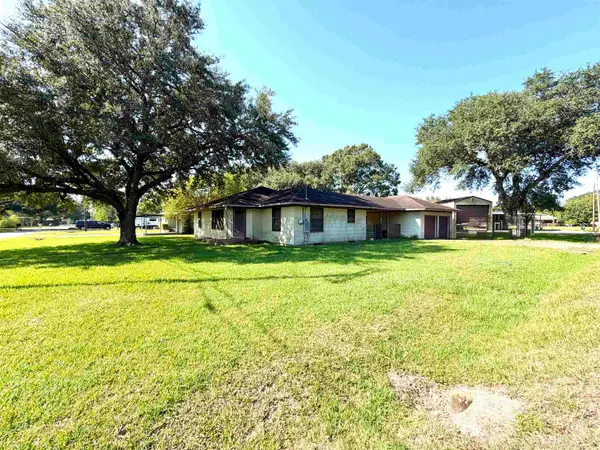 5999 Topaz, Port Acres, TX 77642