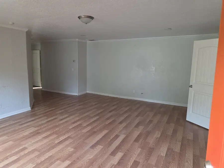 150 Hunters Dr, Vidor, TX 77662 - #2