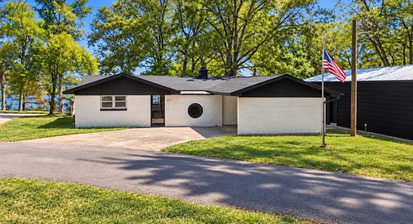 275 Lighthouse Dr. N, Hemphill, TX 75948