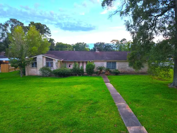 7555 Forest Park Dr, Beaumont, TX 77707-1623