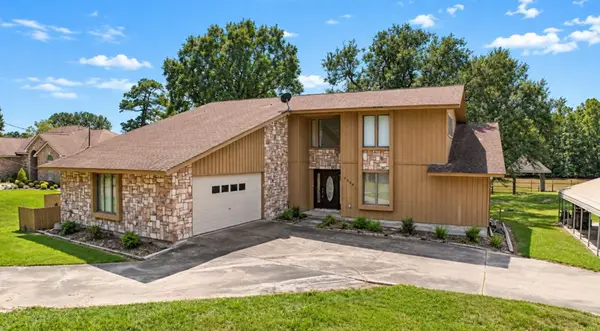 8040 Woodland Trail, Orange, TX 77630