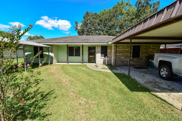 1446 Huntsman St, Orange, TX 77632