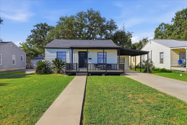 3841 Stuart, Groves, TX 77619-5817