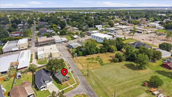 1302 Katy, Port Neches, TX 77651