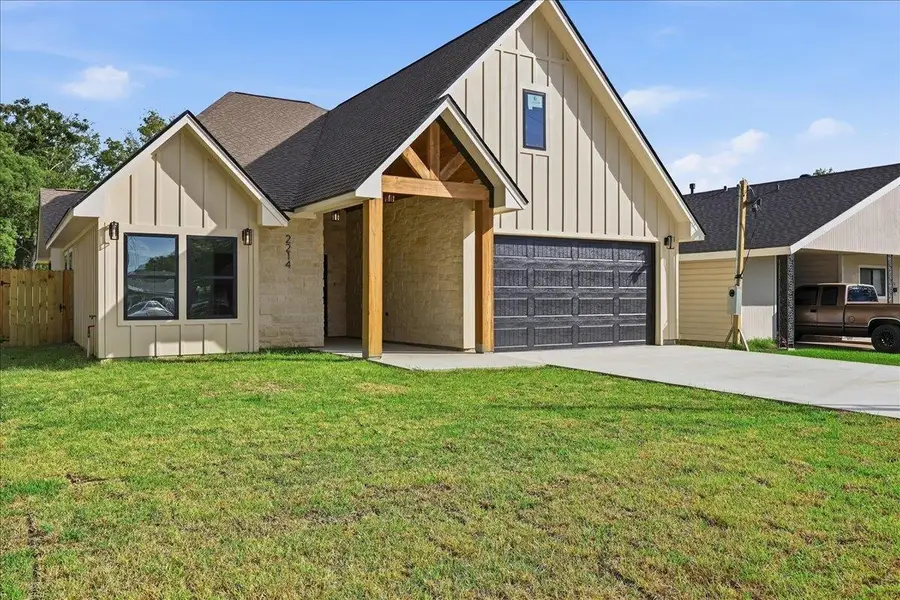 2214 Armstrong Ave, Port Neches, TX 77651 - #2