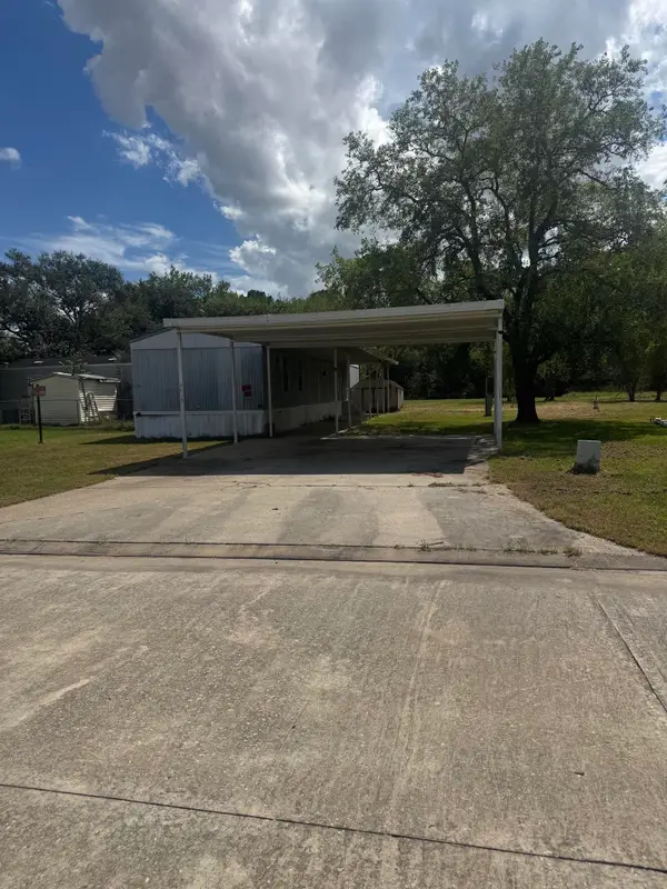 7515 Greenfield Dr, Beaumont, TX 77713