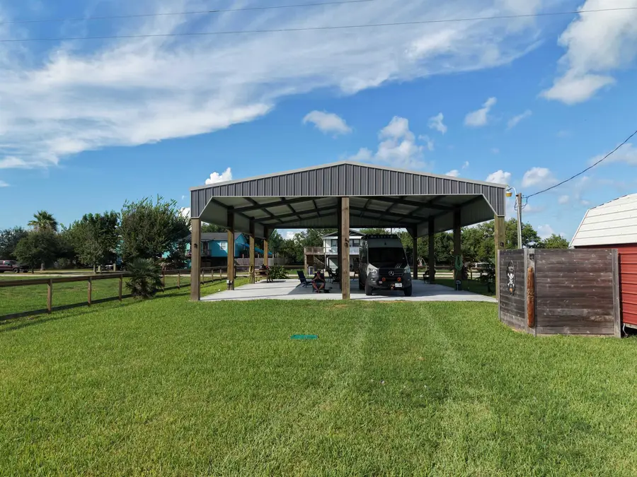 1056 Melody Ln, Crystal Beach, TX 77650 - #2
