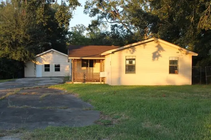 3512 Central Dr, Nederland, TX 77627 - #1