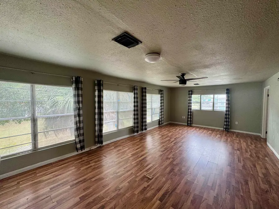 109 Ouisa, Anahuac, TX 77514 - #3