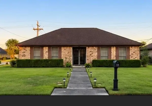 1198 MEADOWLAND DR, Beaumont, TX 77706