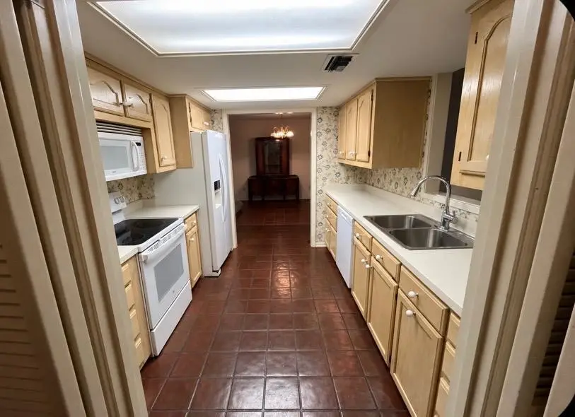 810 W Lucas, Beaumont, TX 77706 - #2