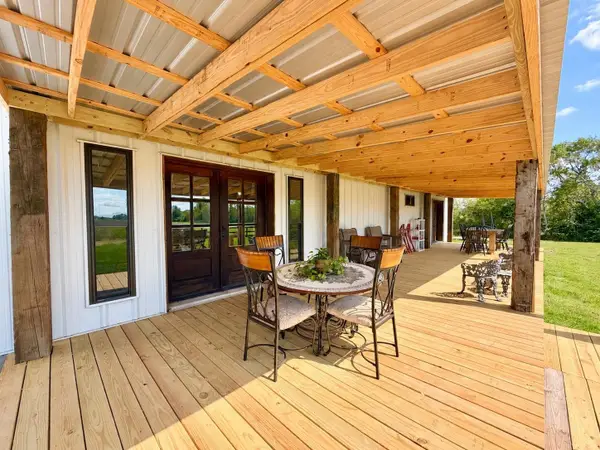 1285 W Leblanc, Winnie, TX 77665