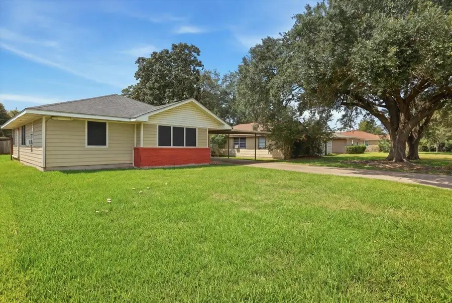 5011 Simpson Ave, Groves, TX 77619 - #2