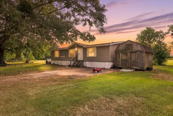 2417 FM 1406, Winnie, TX 77665