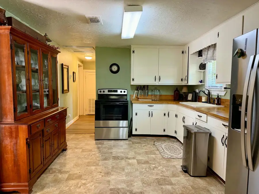 650 W Deer, Kountze, TX 77625 - #2