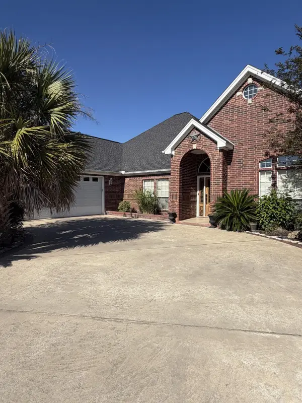 6035 Grand Court, Orange, TX 77630