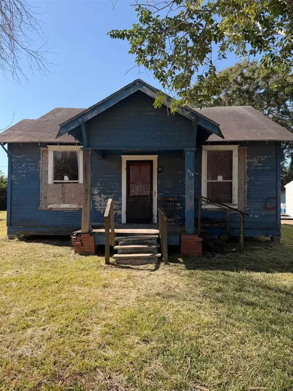 1078 Amarillo St, Beaumont, TX 77701