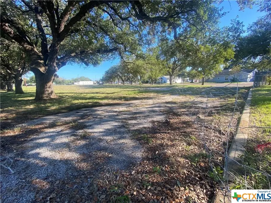 1902 E North Street, Victoria, TX 77901 - Image #3
