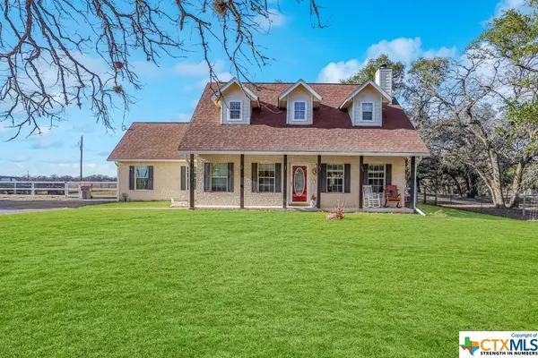 1561 County Road 320, Floresville, TX 78114