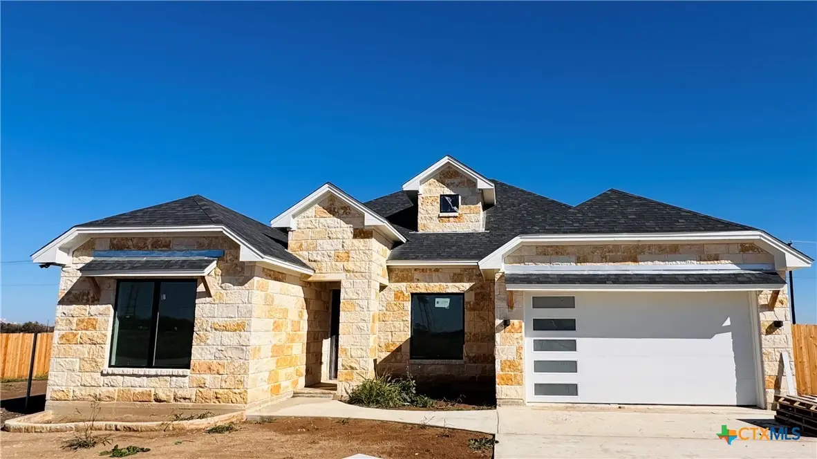 366 Meadow Valley Loop, Jarrell, TX 76537 - Image #1