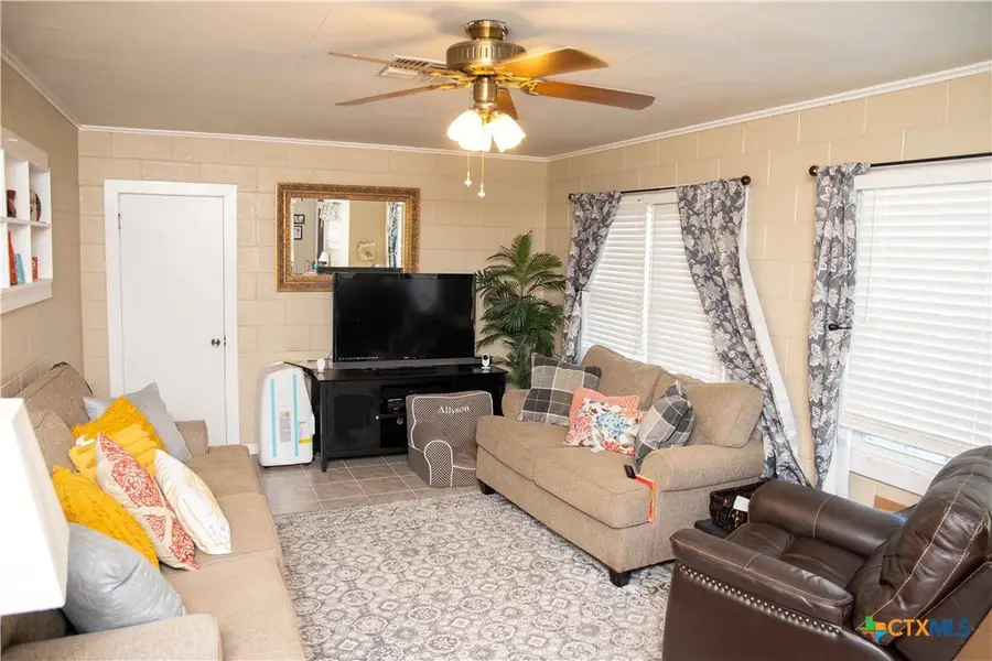 407 Rorem Avenue, Palacios, TX 77465 - #3