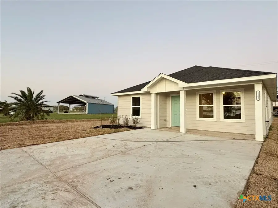 1105 W Bayshore Drive, Palacios, TX 77465 - Image #2