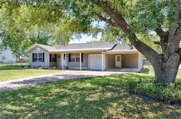 207 River Street, Hallettsville, TX 77964