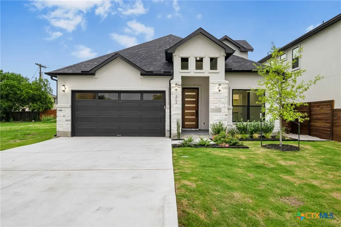 303 W Lane Ave, Manor, TX 78653 - #1