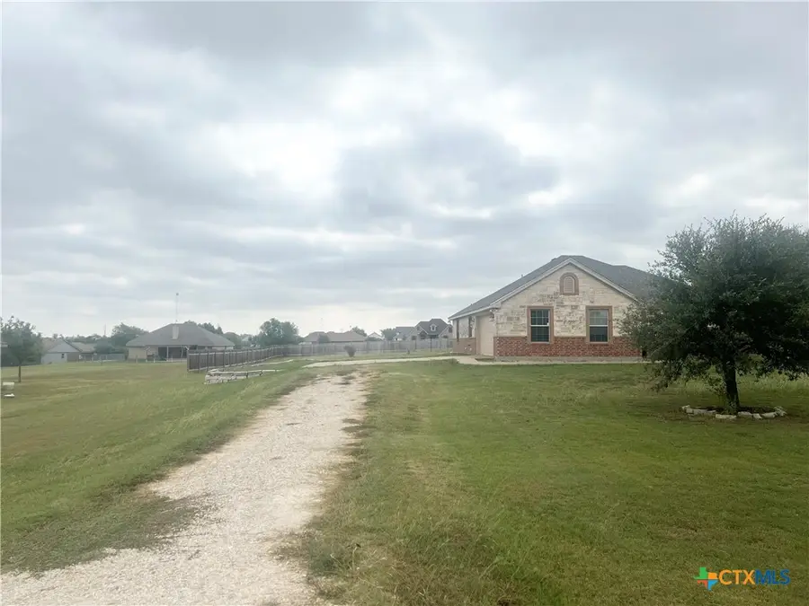 8407 Shaw Road, Rogers, TX 76569 - Image #3