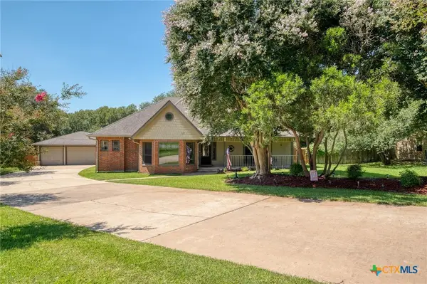 170 Oak Creek Circle, Luling, TX 78648