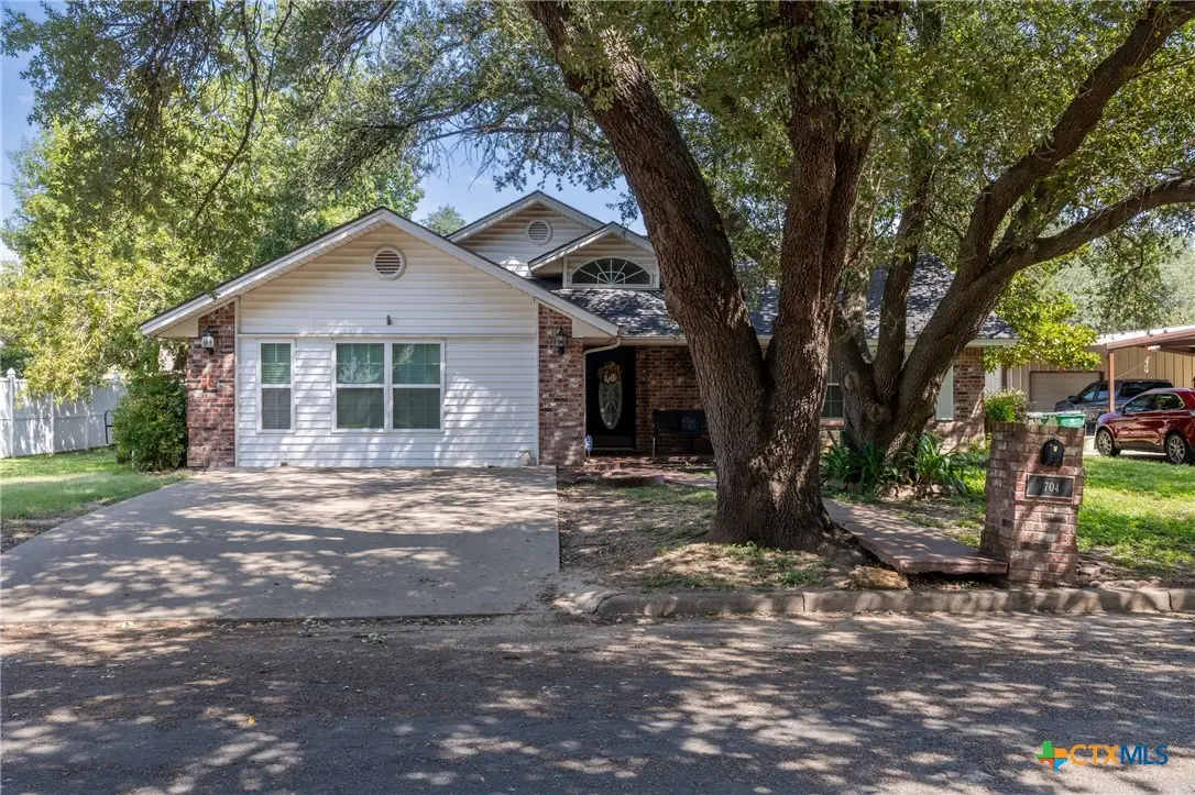 704 E 16th Street, Cameron, TX 76520 - #1