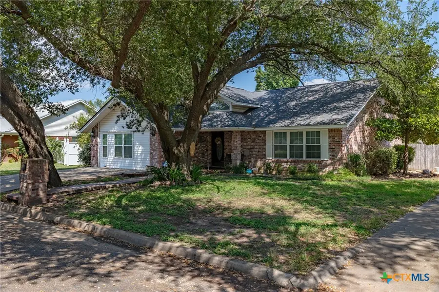 704 E 16th Street, Cameron, TX 76520 - #2