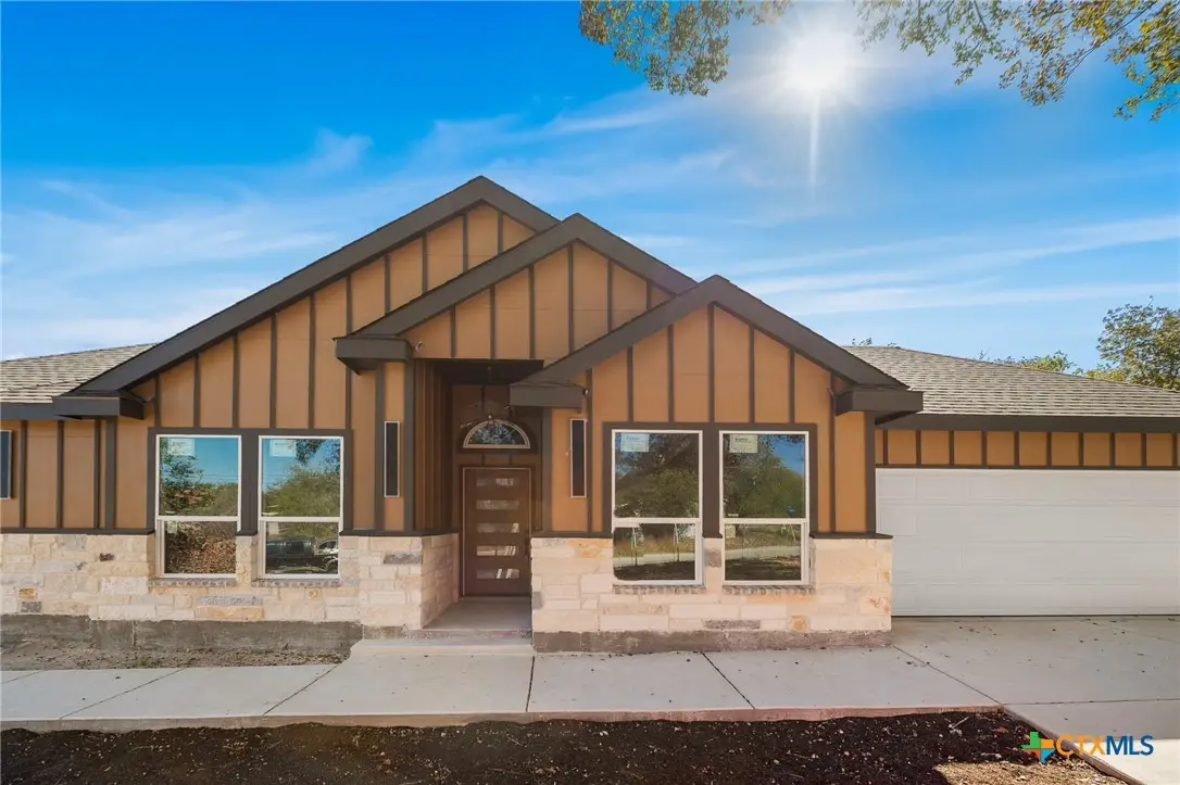 23102 Shady Forest Dr, Elmendorf, TX 78112 - Image #1