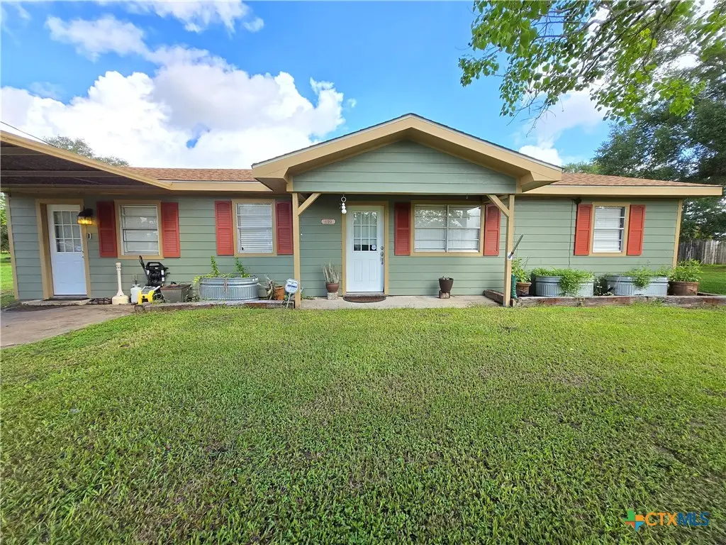 610 E Division Street, Edna, TX 77957 - #1