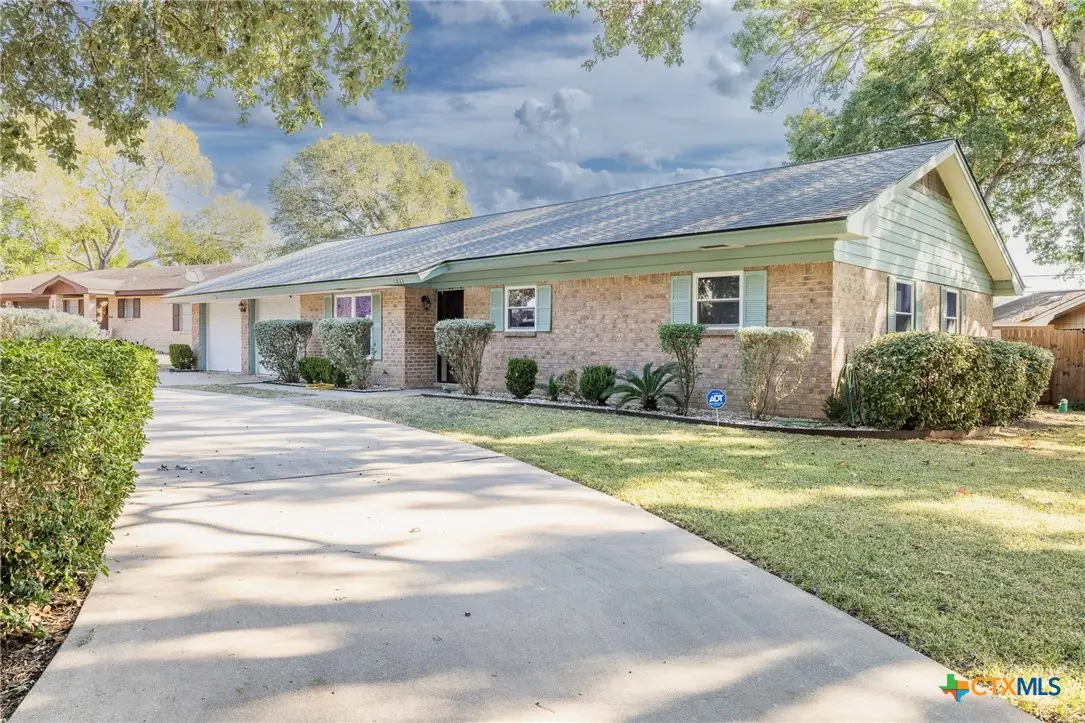 1833 Contour Drive, Gonzales, TX 78629 - Image #1