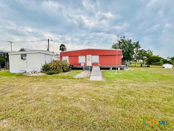 848 Margie Tewmey Road, Port Lavaca, TX 77979