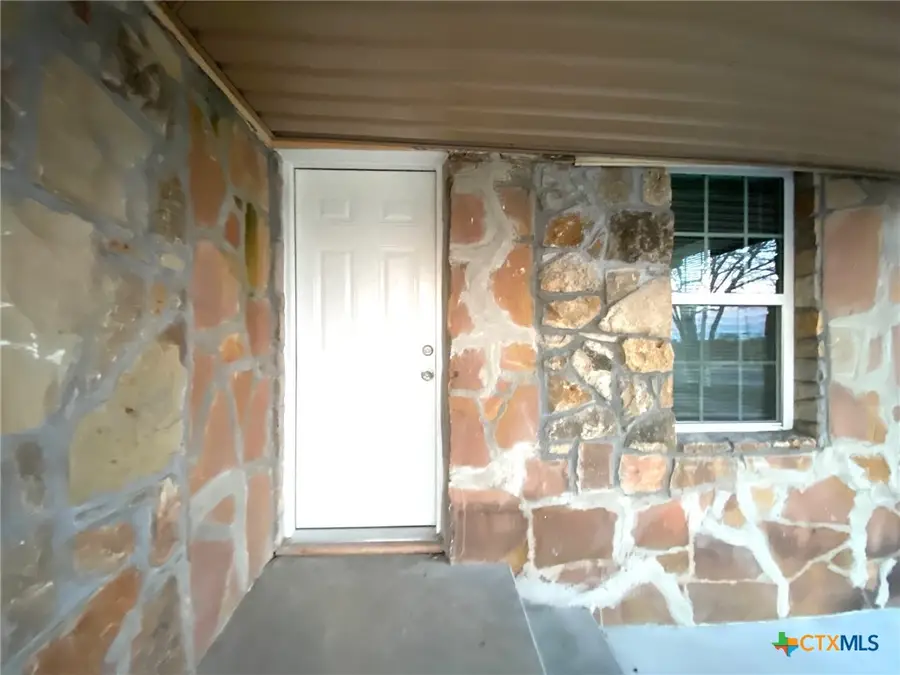 1115 W Main Street, Gatesville, TX 76528 - Image #2