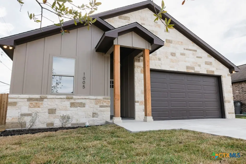 1005 Broadmoor Street, Victoria, TX 77904 - Image #1