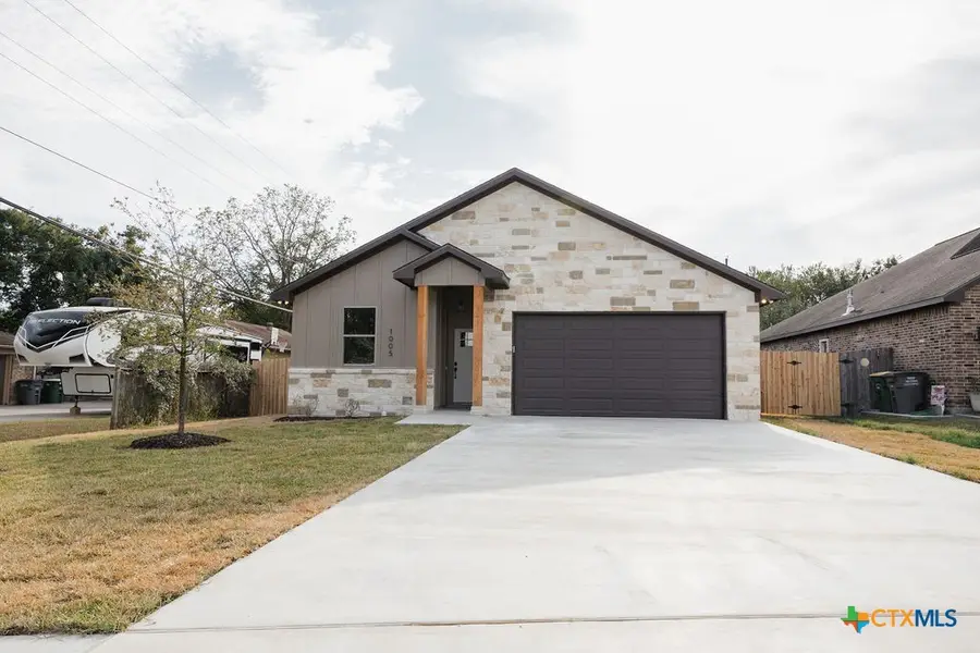 1005 Broadmoor Street, Victoria, TX 77904 - Image #2