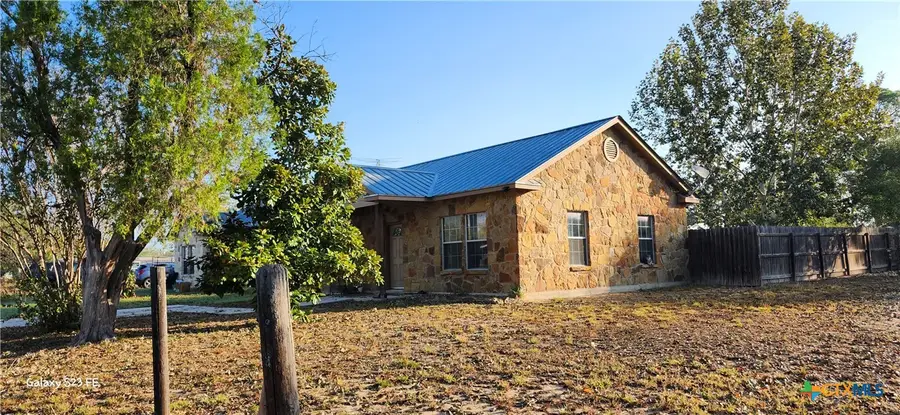 414 Harl Street, Pleasanton, TX 78064 - Image #2