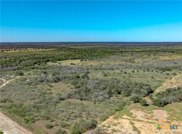 000 County Road 456, Waelder, TX 78959