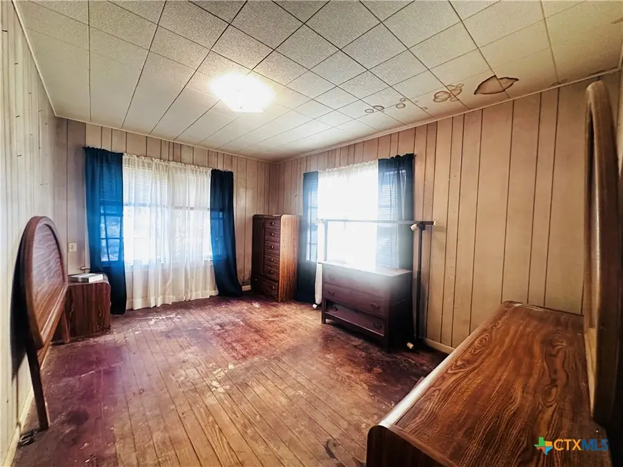 701 W May Street, Yoakum, TX 77995 - Image #3