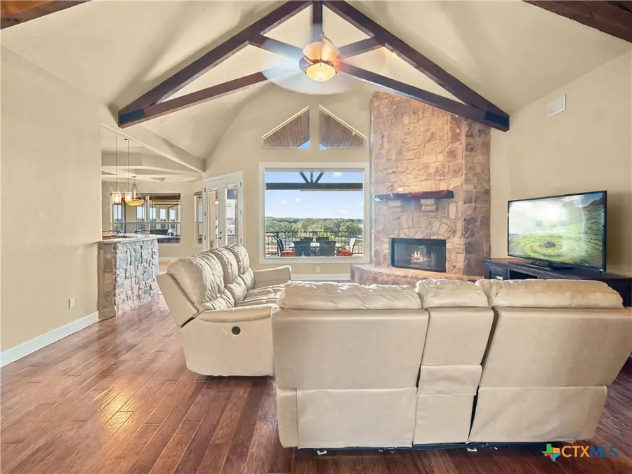 957 Phantom Rider Trail, Spring Branch, TX 78070 - Image #2