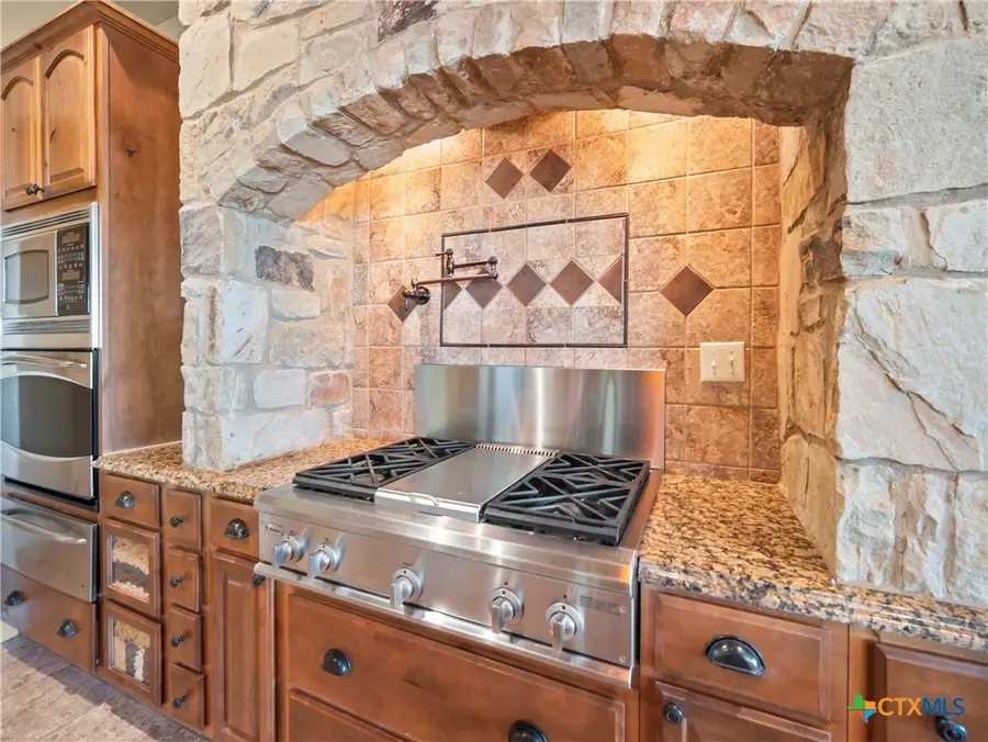 957 Phantom Rider Trail, Spring Branch, TX 78070 - Image #3