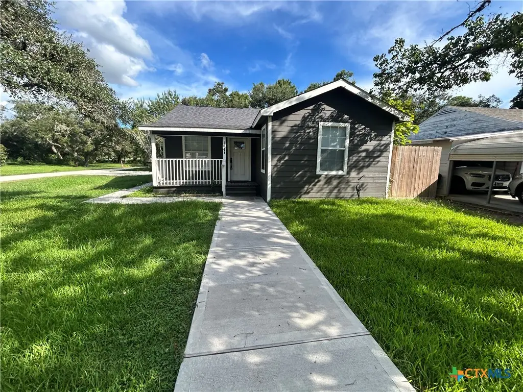 104 Mesquite Street, Louise, TX 77455 - Image #1