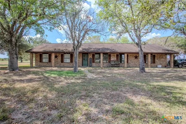 25195 Us Highway 77, Yoakum, TX 77995