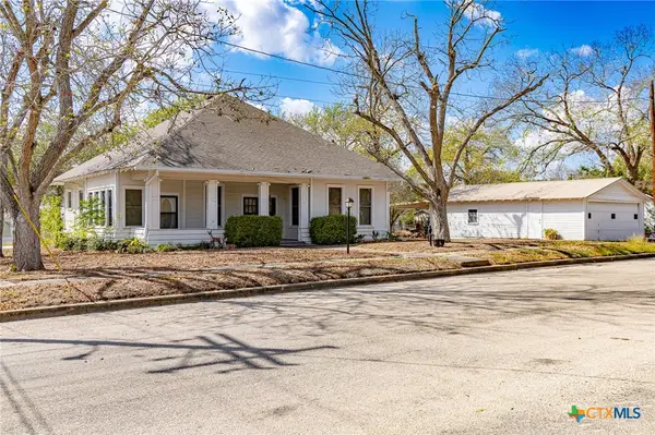 1306 N Avenue G, Shiner, TX 77984