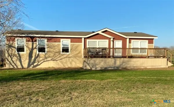 5570 Blackhill Road, Floresville, TX 78114