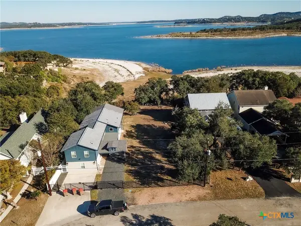 864 Lakebreeze Drive, Canyon Lake, TX 78133