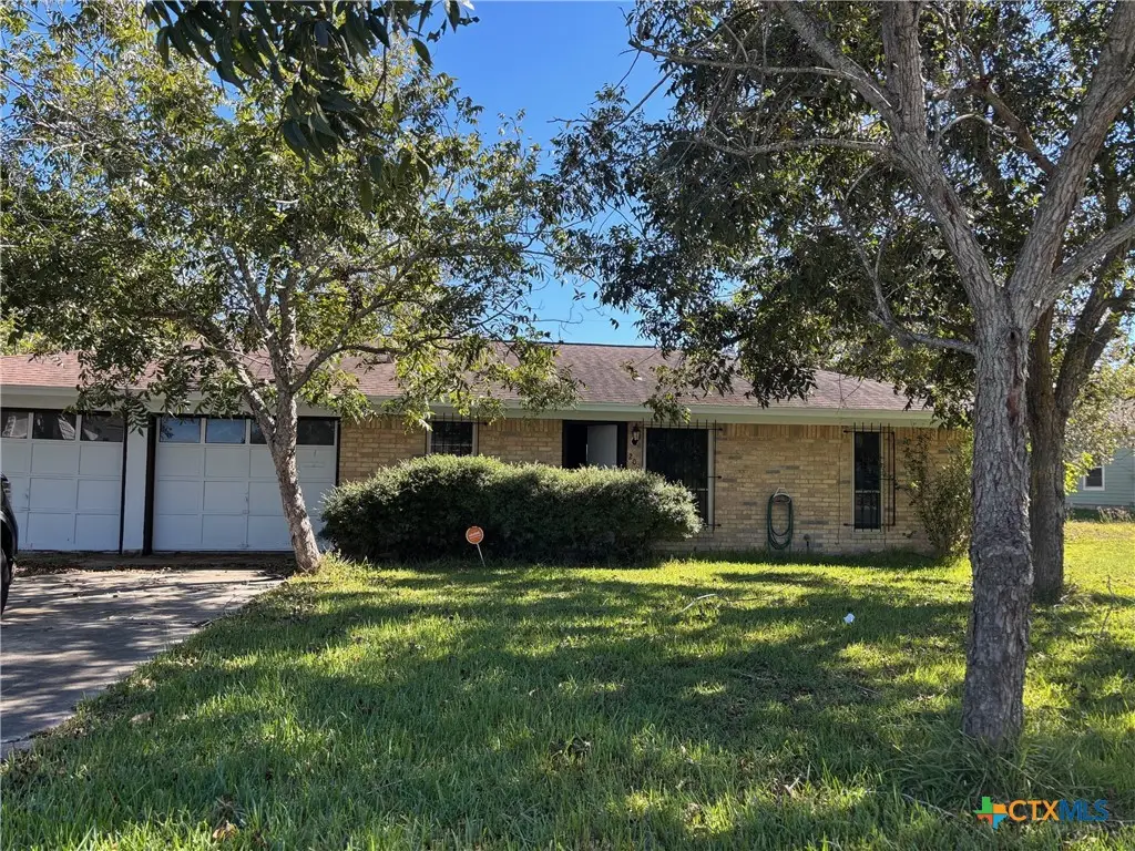 205 Lariat Lane, Victoria, TX 77901 - Image #1